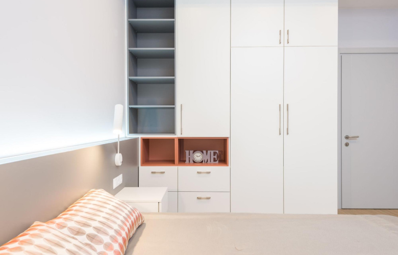 Reach-in closet for your modern bedroom interiors - Beautiful Homes