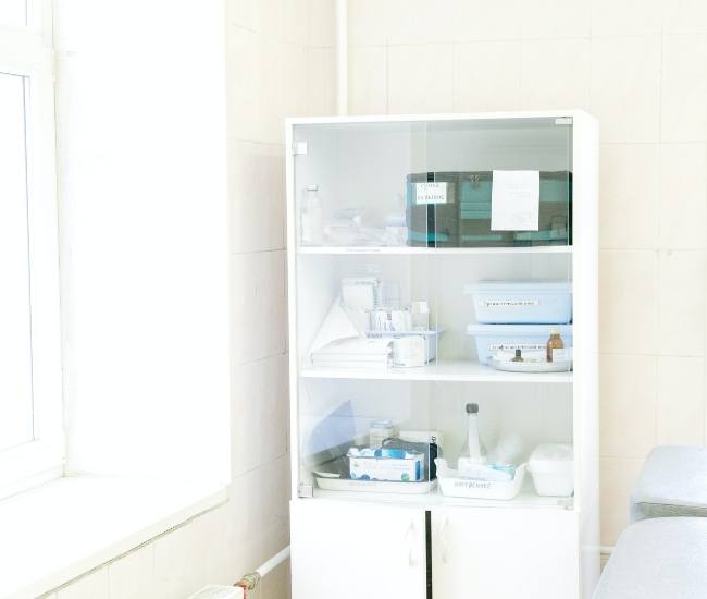 Medicine cupboard with glass door & shelves for your bathroom - Beautiful Homes