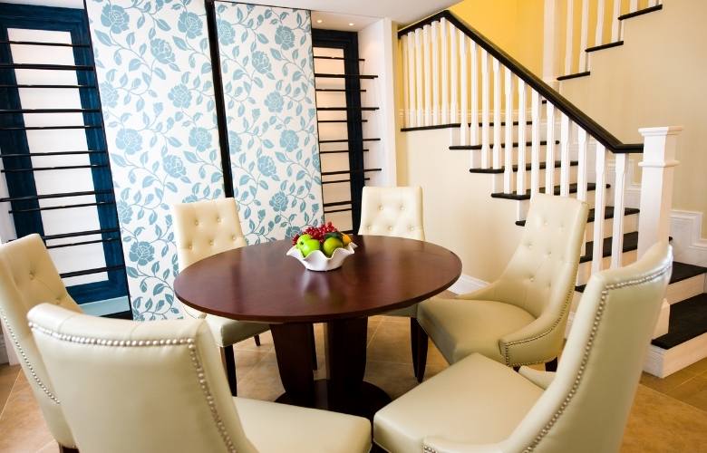 Black & white wooden railing design for indoor staircase - Beautiful Homes