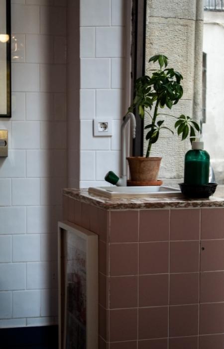 Ceramic wall & floor tiles in a bathroom - Beautiful Homes
