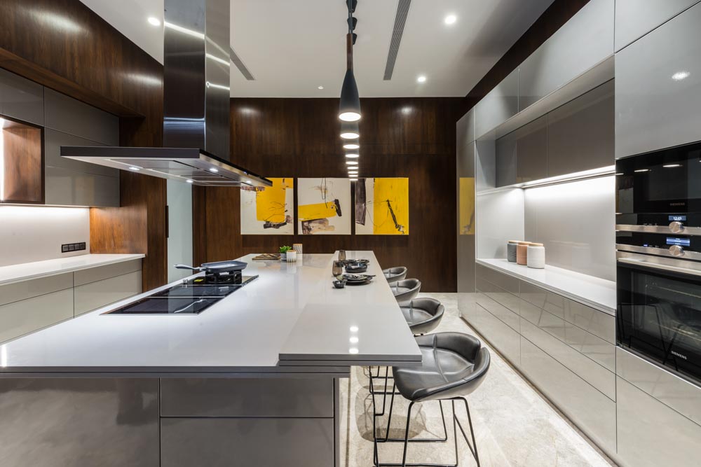 White & Wooden kitchen design - Beautiful Homes