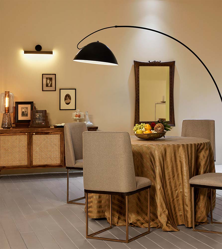 A small-sized dining area