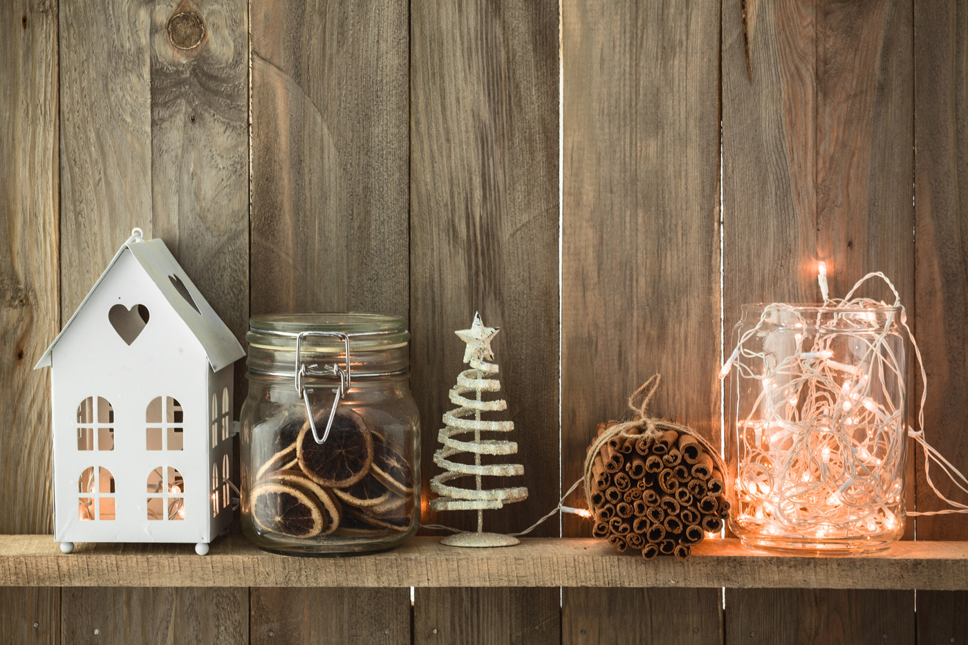 Fill up mason jars with fairy lights for house decoration - Beautiful Homes