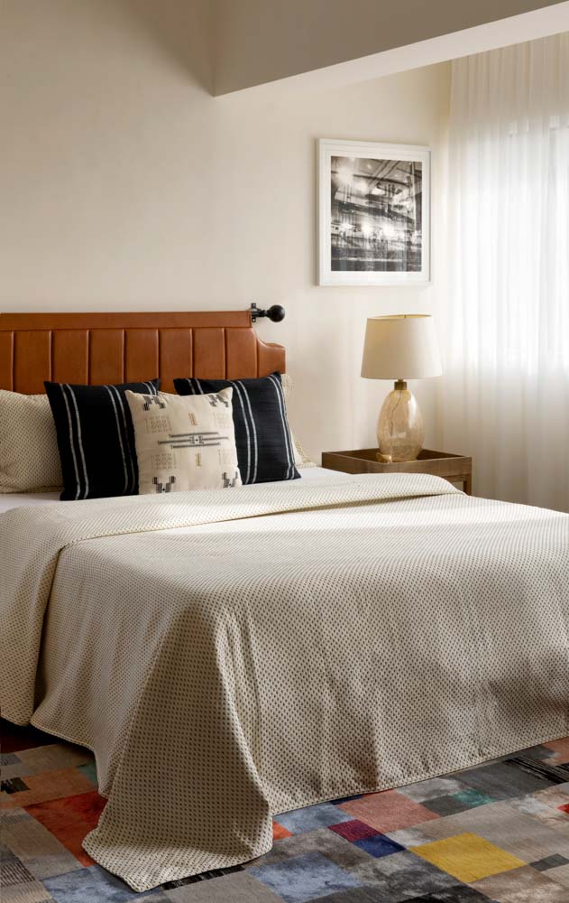 The black-and-white bed linen for bedroom decor - Beautiful Homes