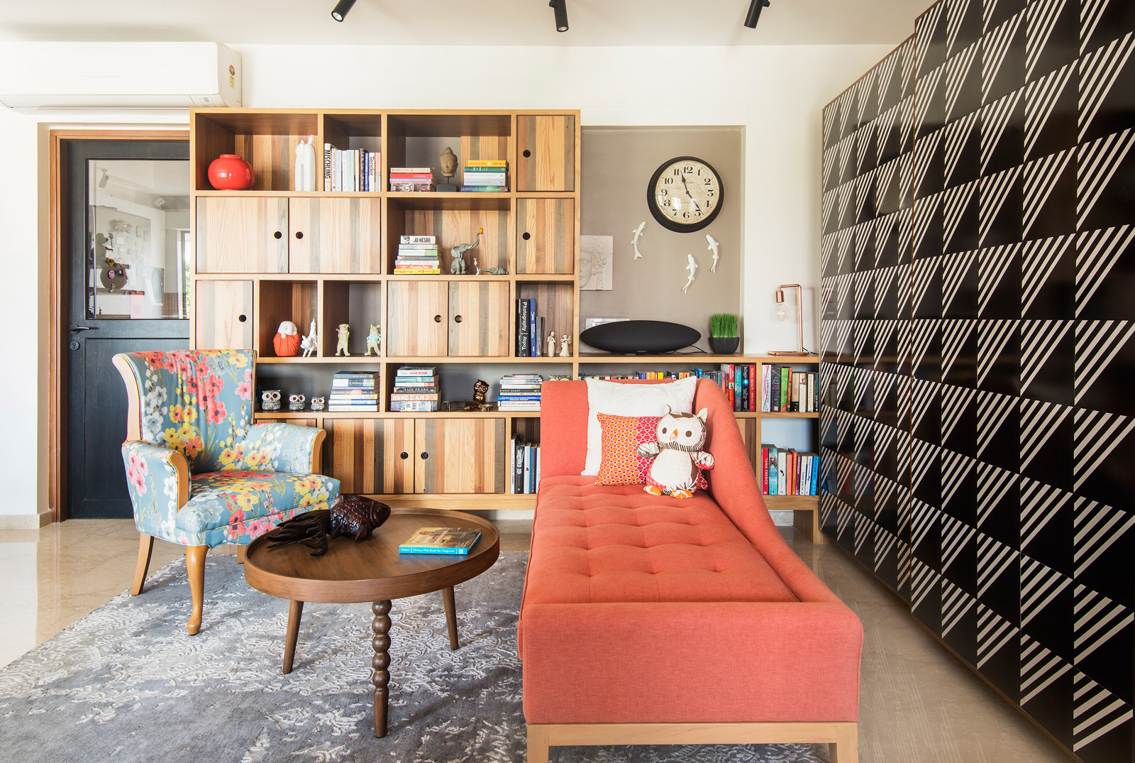 a cheerful apartment in Mumbai