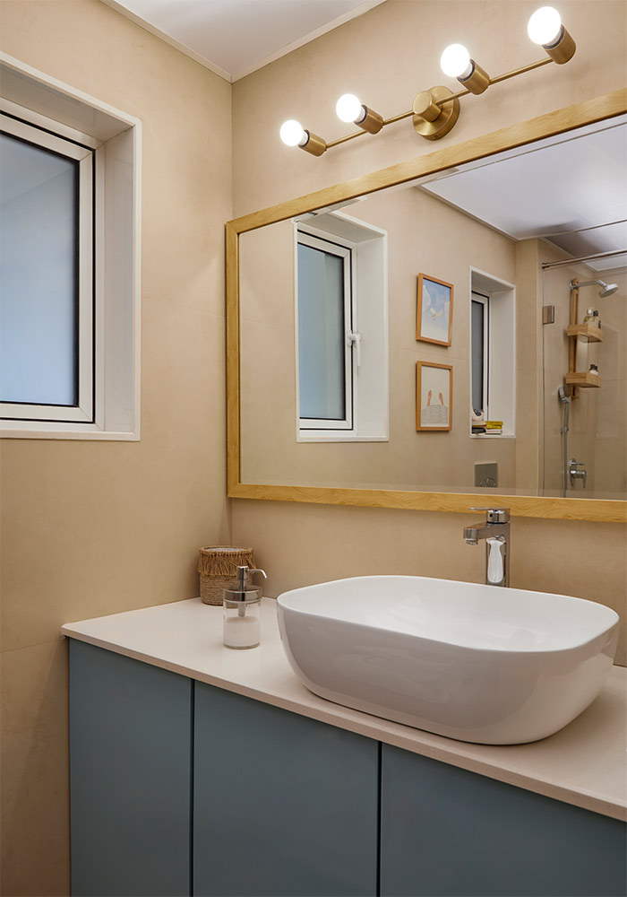 Mirror lighting in bathroom décor - Beautiful Homes