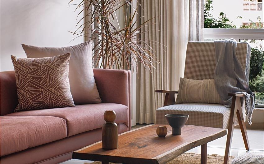 A live edge center table to enhance your living room  - Beautiful Homes