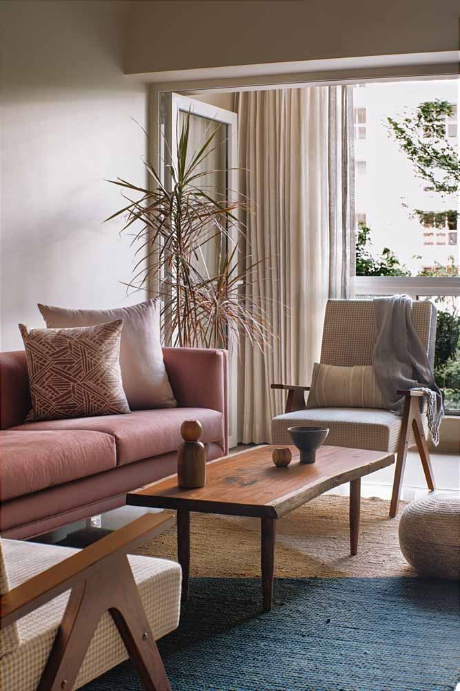 A live edge center table to enhance your living room  - Beautiful Homes