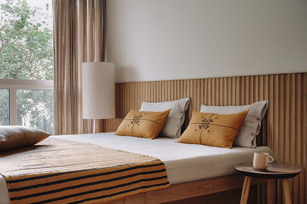 Oakwood headboard for your bedrooms  - Beautiful Homes