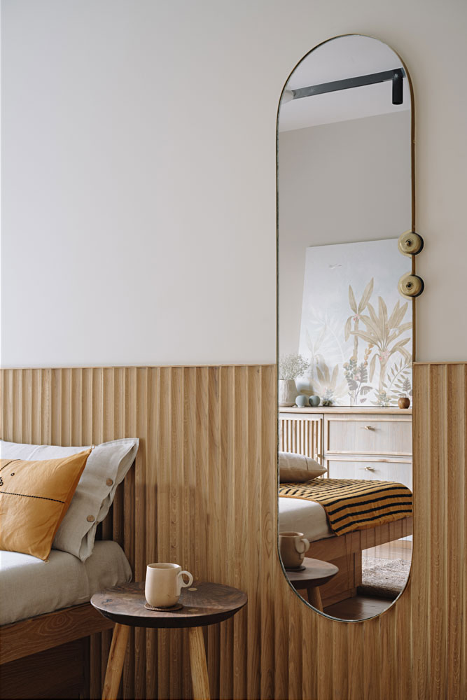 Oval mirror makes the room appear bigger & enhances its visual aesthetic - Beautiful Homes