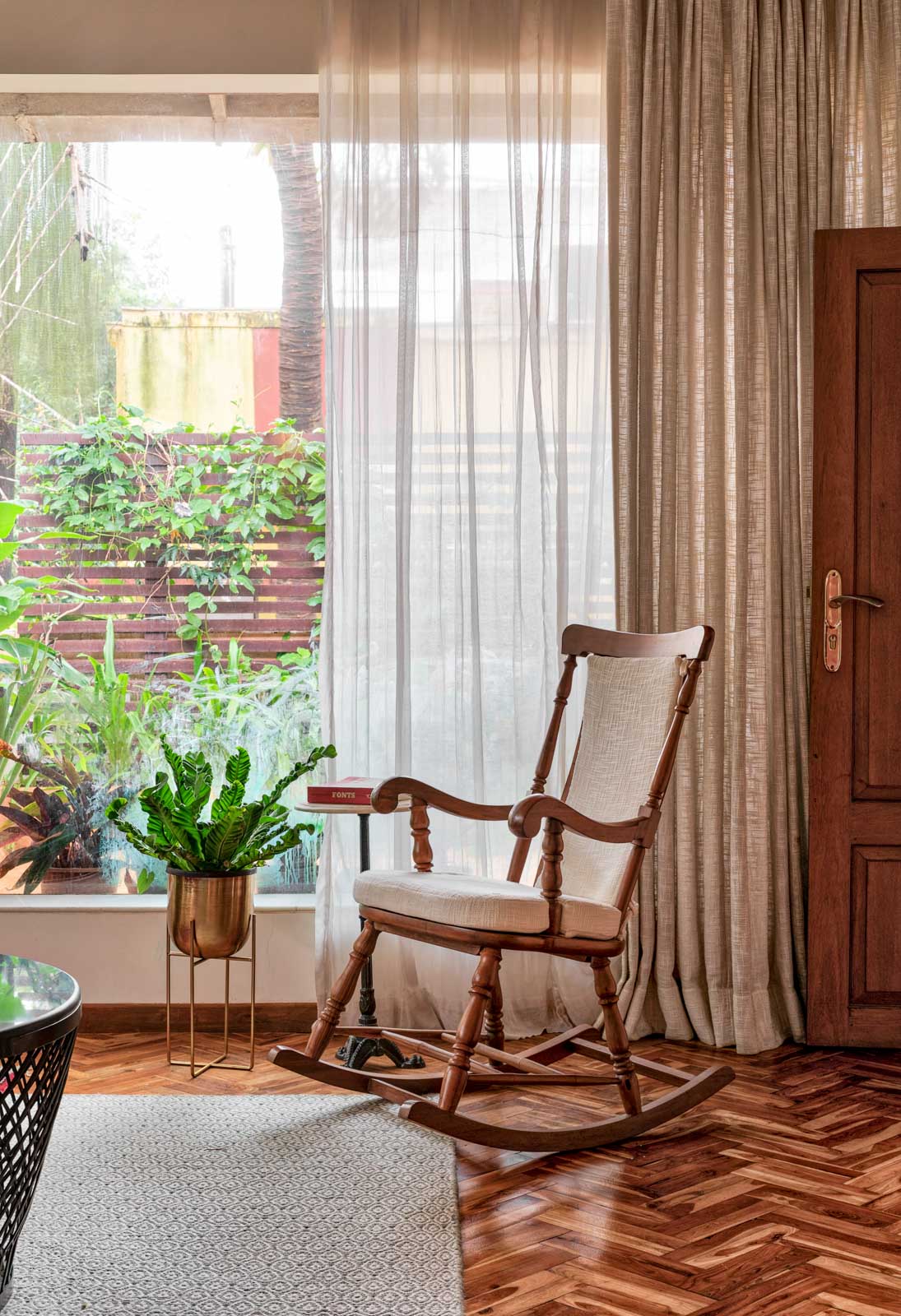 Sunroom design with traditional rocking chair - Beautiful Homes