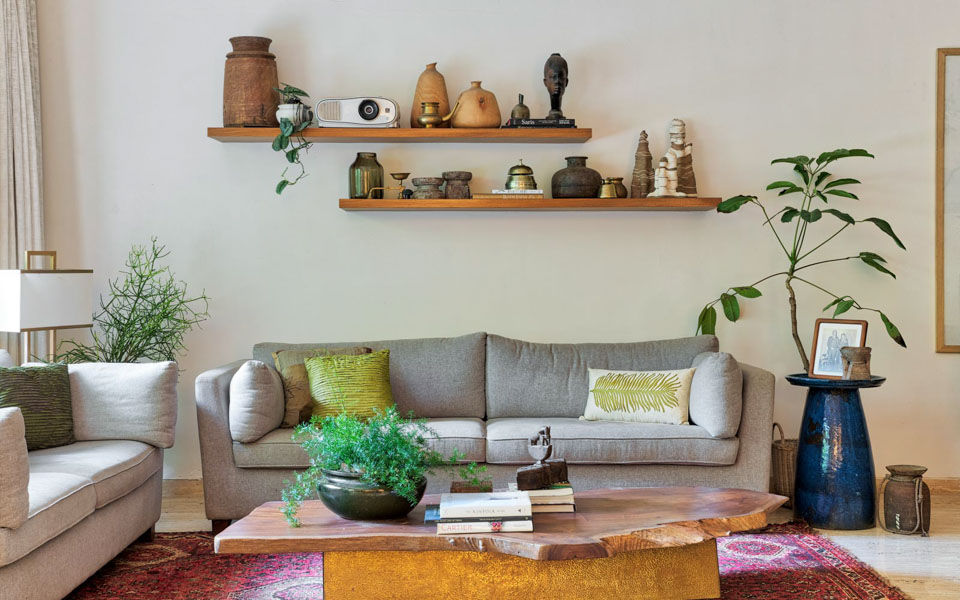 Living room design with décor pieces - Beautiful Homes