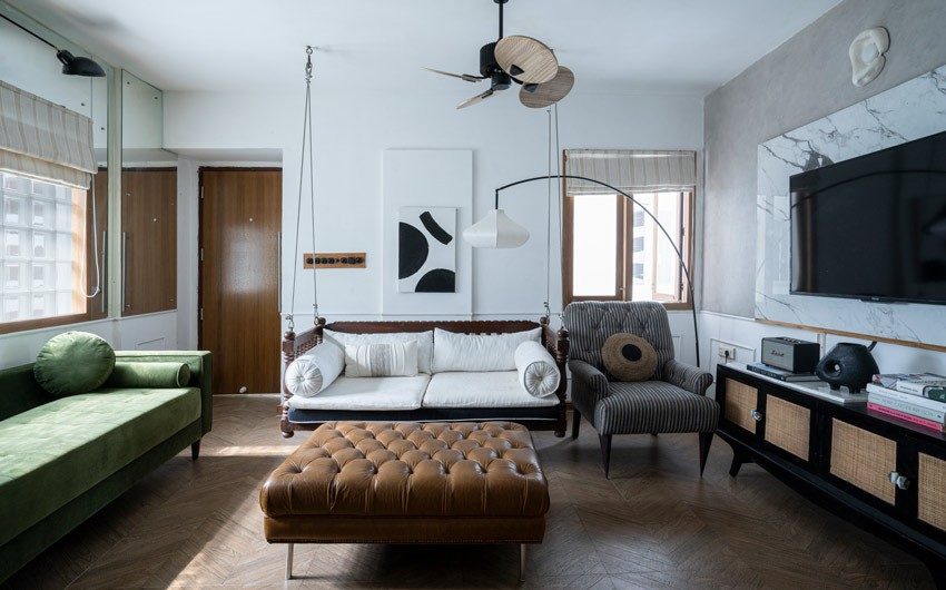 Living room design with wall light on the right is made of clay & other home décor elements - Beautiful Homes
