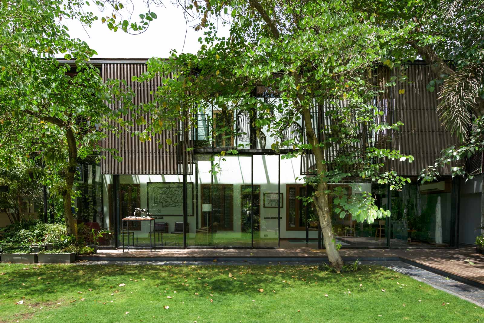 The two-storey extension is a light insertion between the home and the garden - Beautiful Homes