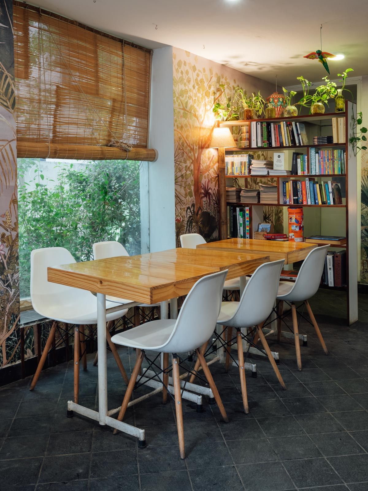 An Interesting Seating Arrangement at Café Tilla – Beautiful Homes