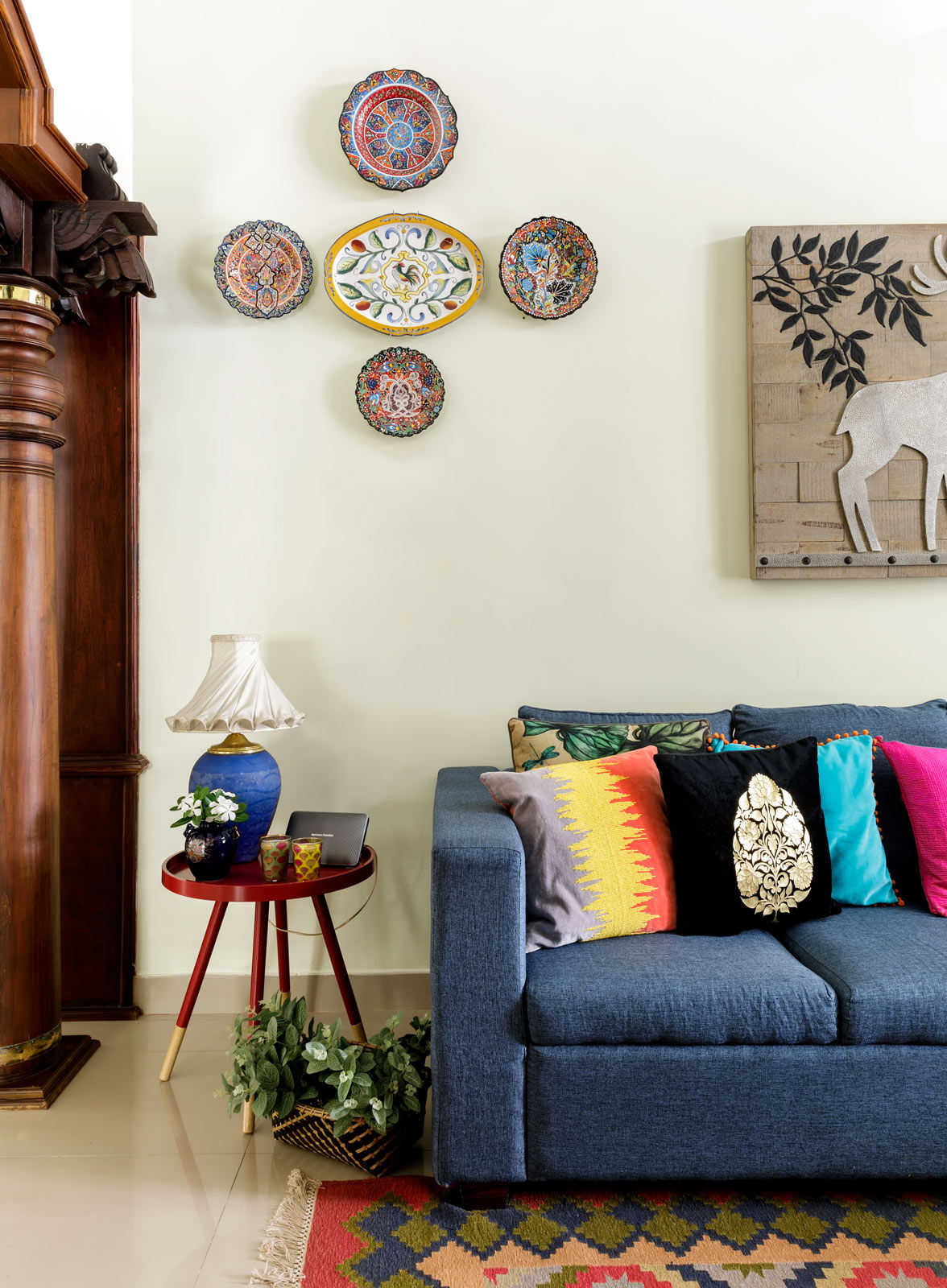 A contemporary furniture in the living room - Beautiful Homes