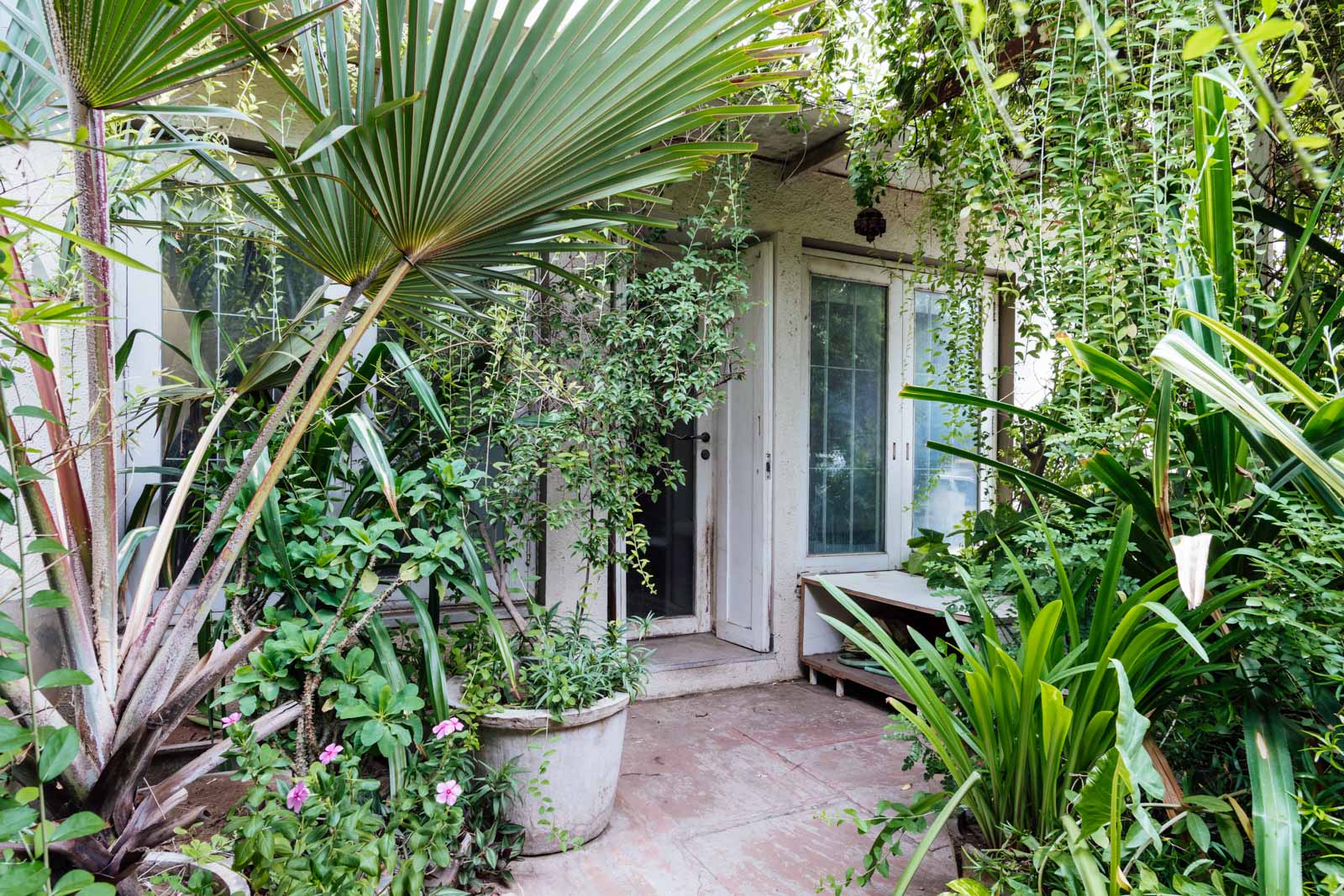 Designer Aratrik Dev Varman’s Ahmedabad Home Entrance – Beautiful Homes