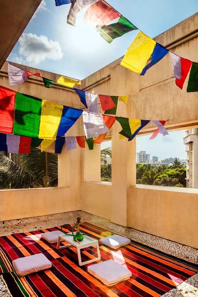 Rug from Himachal Pradesh and buddhist prayer flags from Sikkim on the spacious terrace - Beautiful Homes