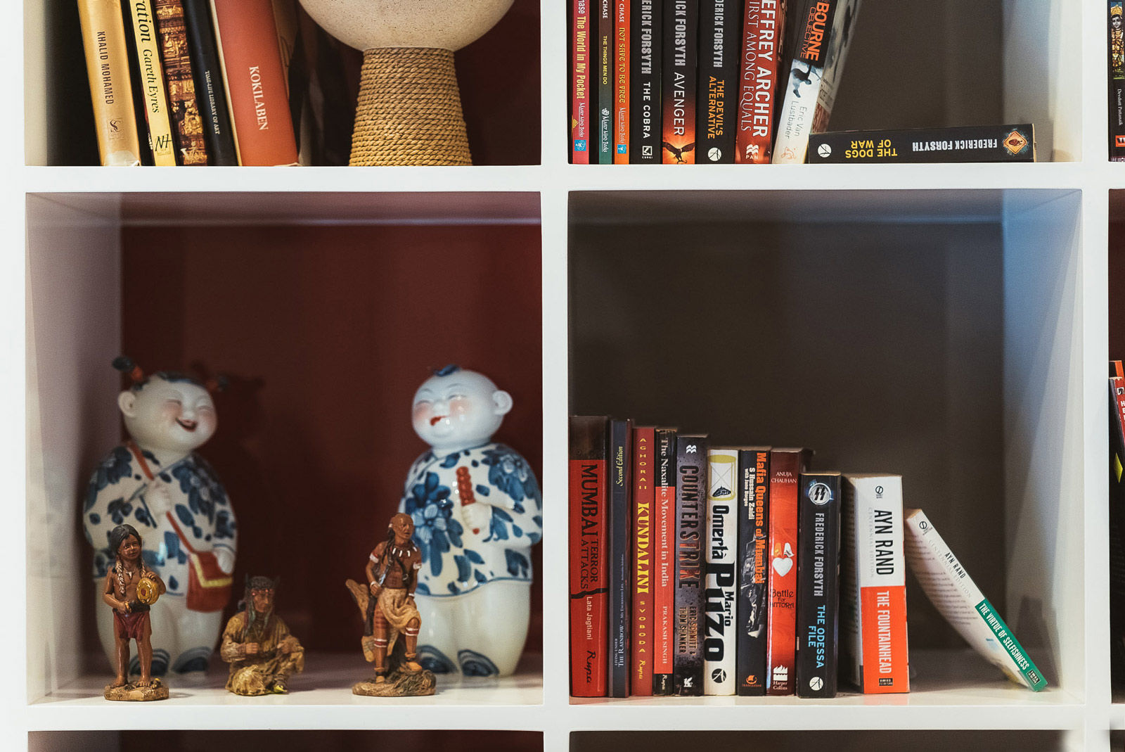 A shelf has a mix of books and curios - Beautiful Homes