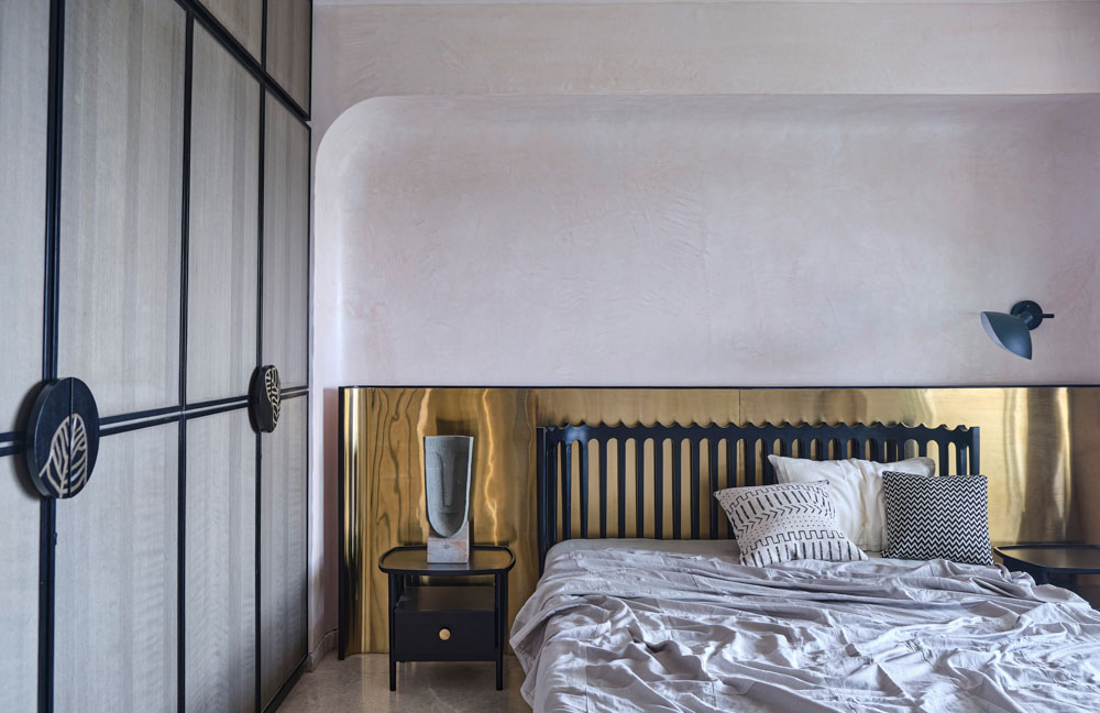 Gold finished headboard for your modern bedroom - Beautiful Homes