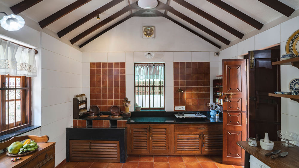 Traditional kitchen design with wooden interiors & vintage kitchen tools - Beautiful Homes
