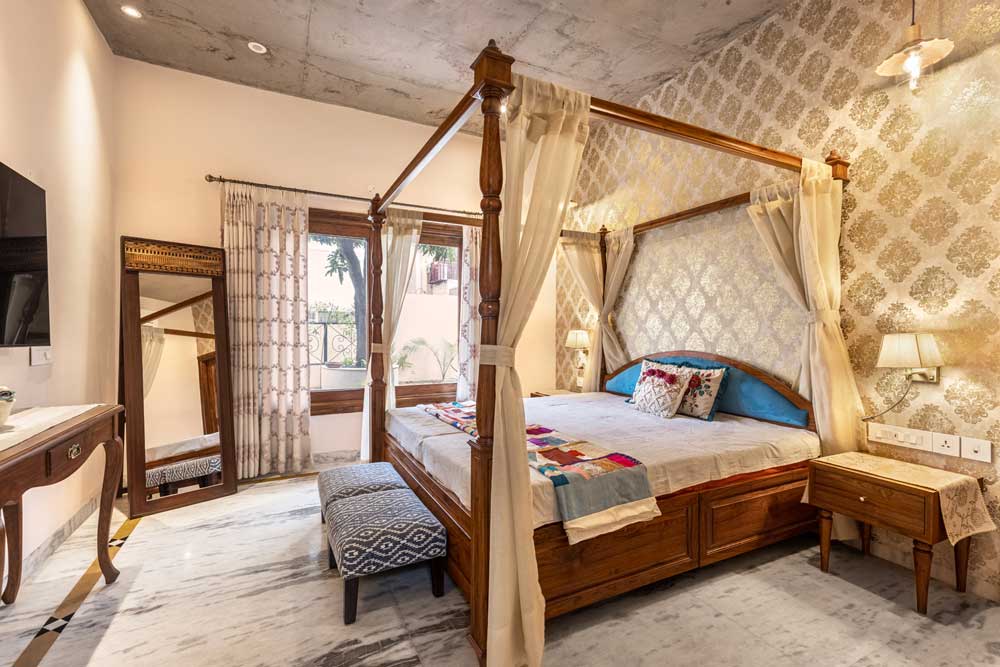 Four poster bed for your master bedroom interiors - Beautiful Homes