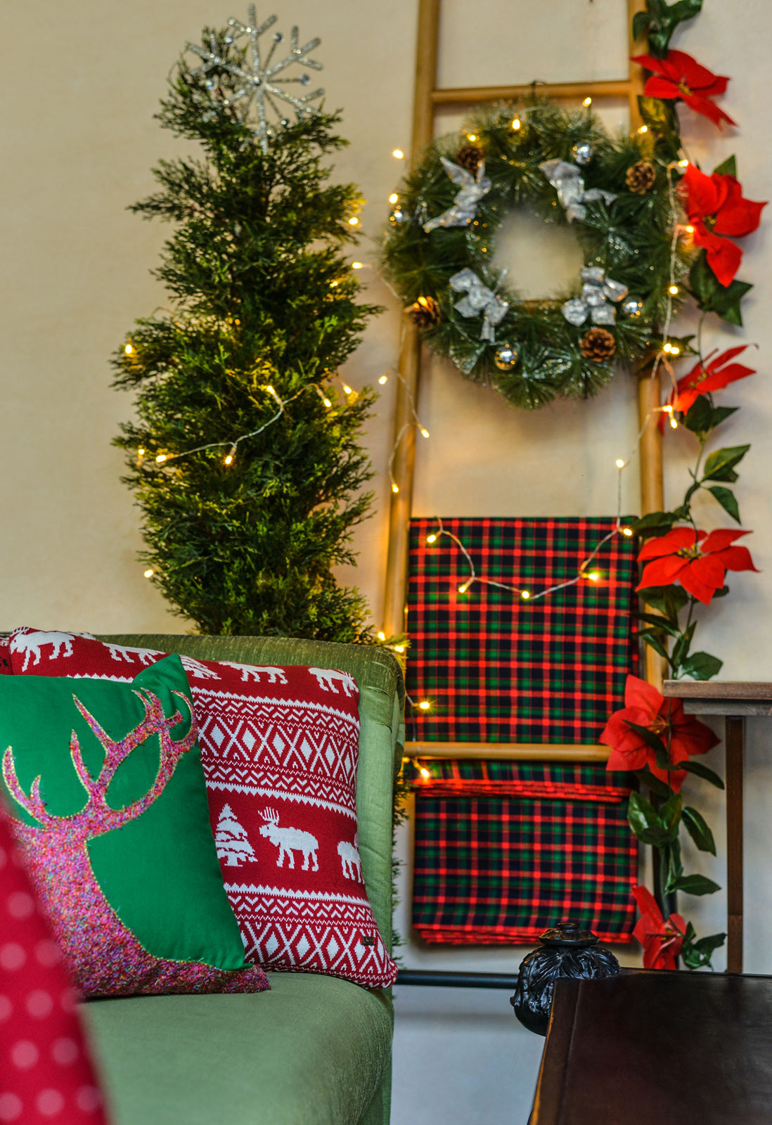 Traditional Christmas House Décor Ideas With Red & Green Christmas Elements - Beautiful Homes