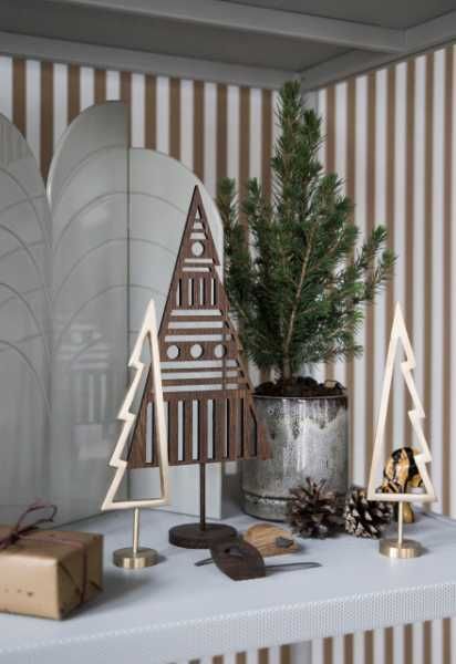 Work with shades of chocolate browns for a delicious looking console - Beautiful Homes