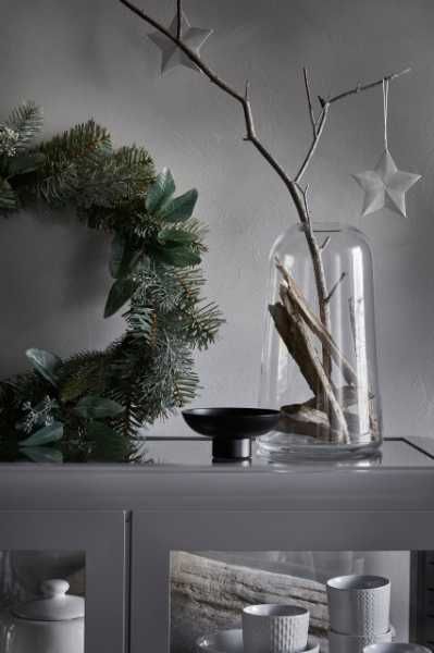 A grey wall and console paired with sugary whites for a cool, modern vibe - Beautiful Homes