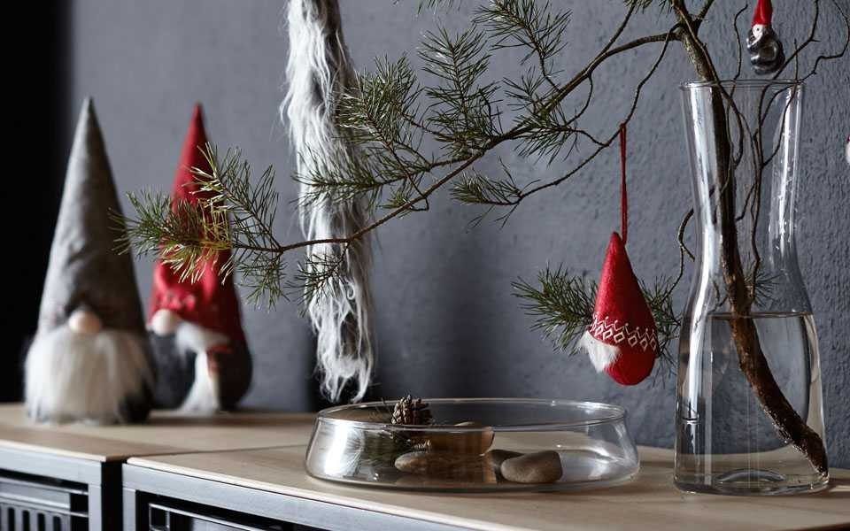 A festive makeover of the console table - Beautiful Homes
