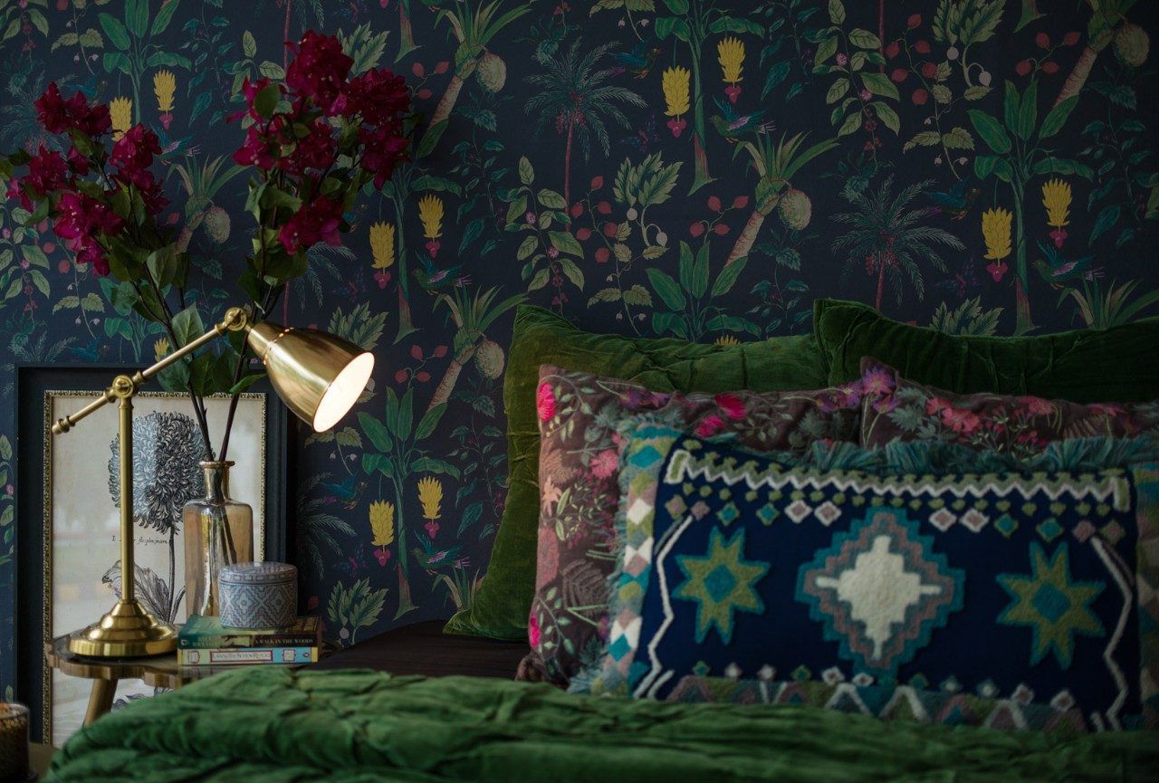 Luxurious Bedroom Design With Jewel Tones, Soft Velvets & Gold Table Lamp - Beautiful homes