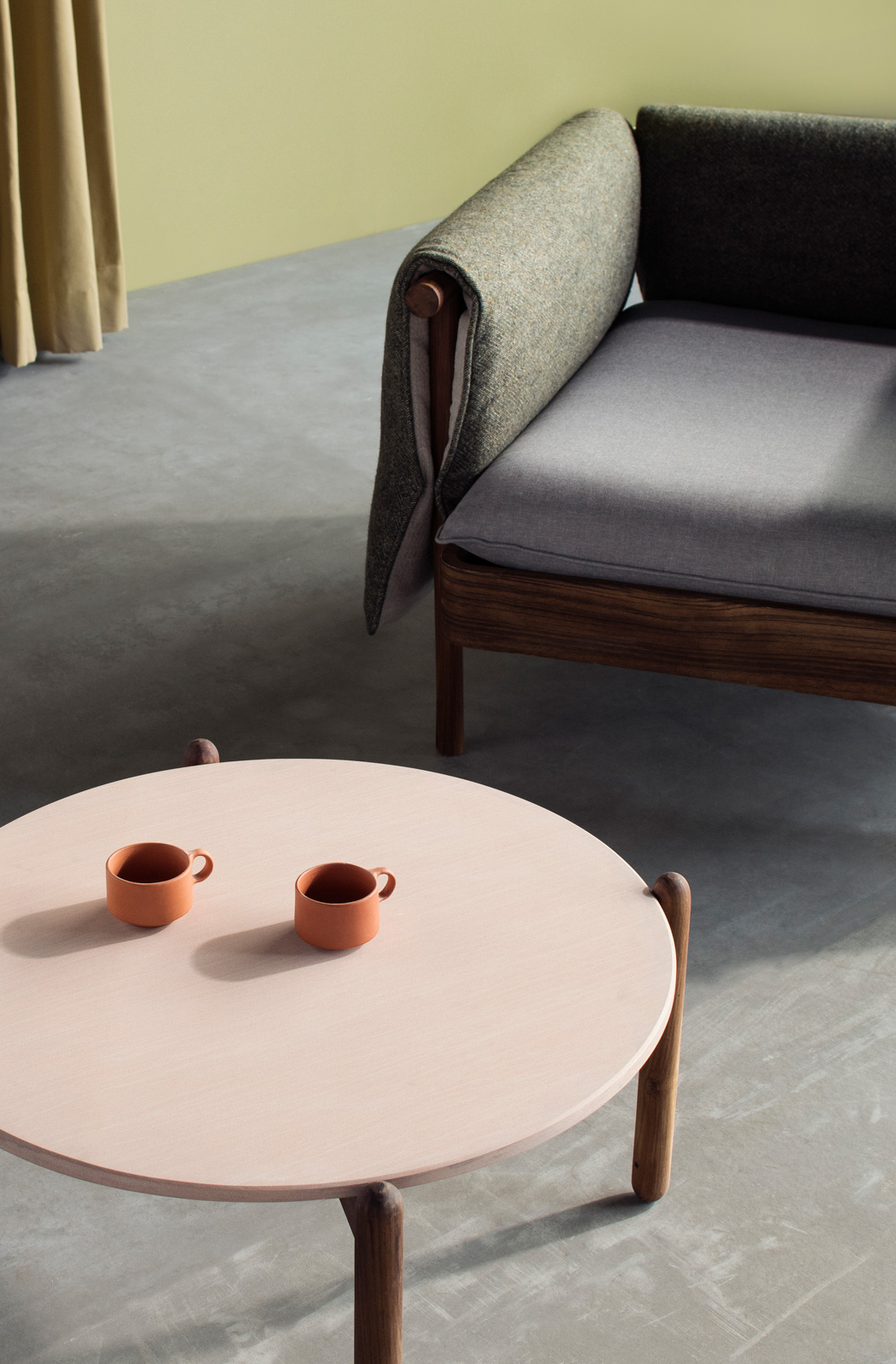 The ‘Pila’ coffee table designed by Quentin Voung from France has a pink Dholpur stone top fitted on an oiled teak wood cross frame. It is also available in charcoal black marble and speckled granite options. The ‘Paffe’ single-seater designed by Giorgio Gasco from Italy is available in a range of upholstery, from classic all-whites to pastel tones and deep neutrals. 