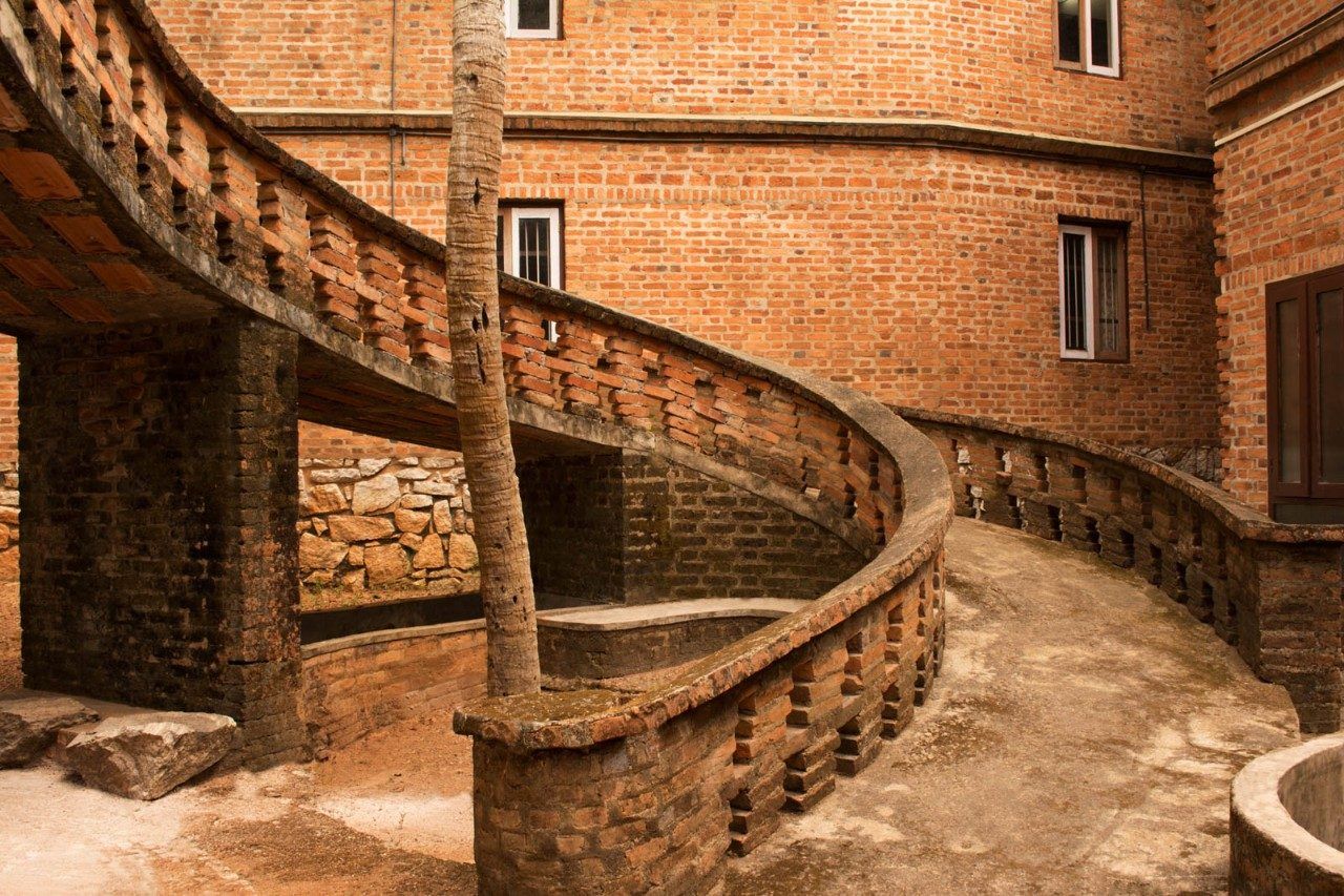 A Big Spiral Shaircases Designed by Laurie Baker - Beautiful Homes