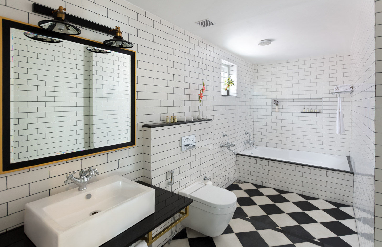 Modern Art Deco Style Bathroom in the Suite – Beautiful Homes
