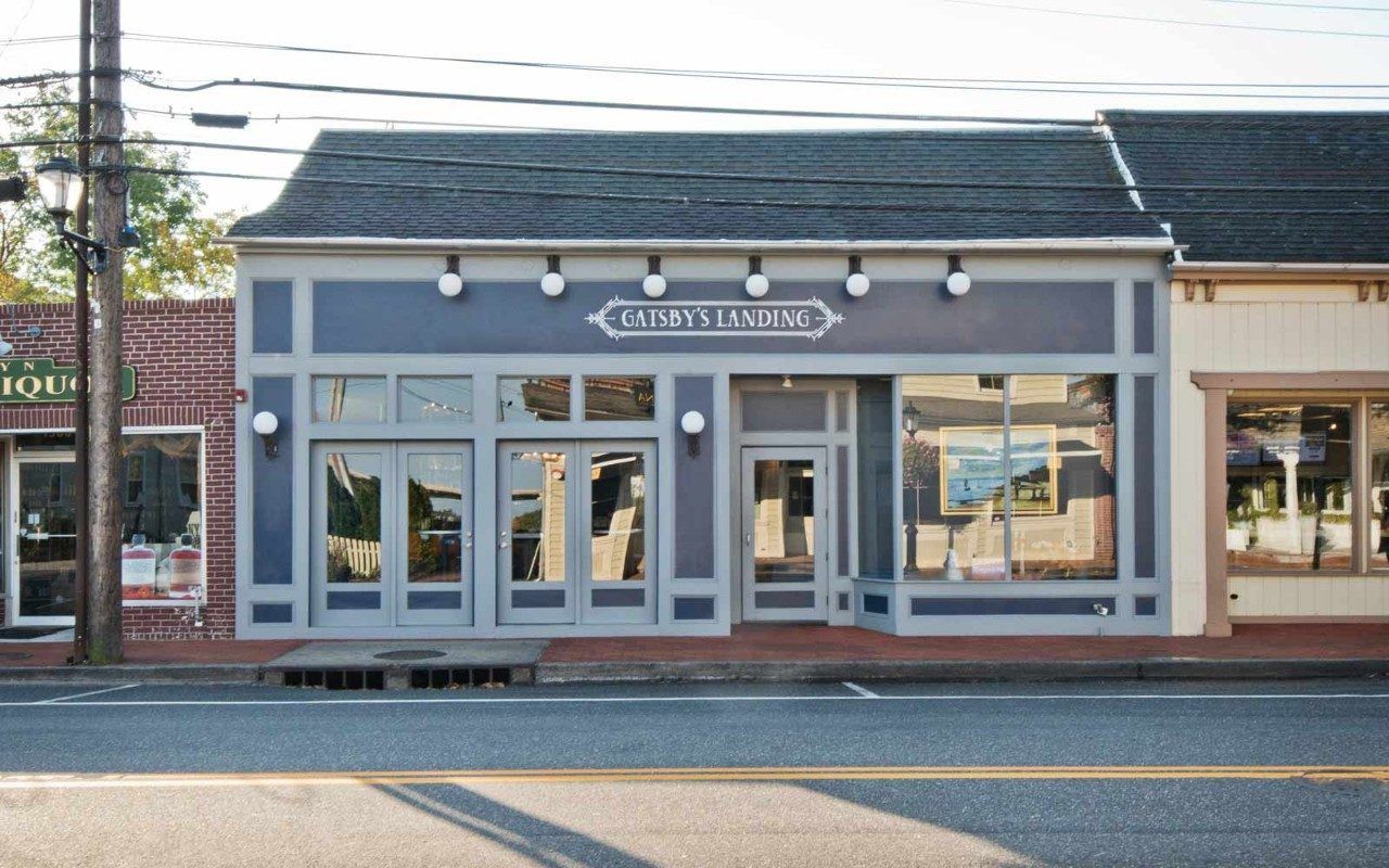 The subdued exteriors of Gatsby’s Landing in Roslyn, New York - Beautiful Homes