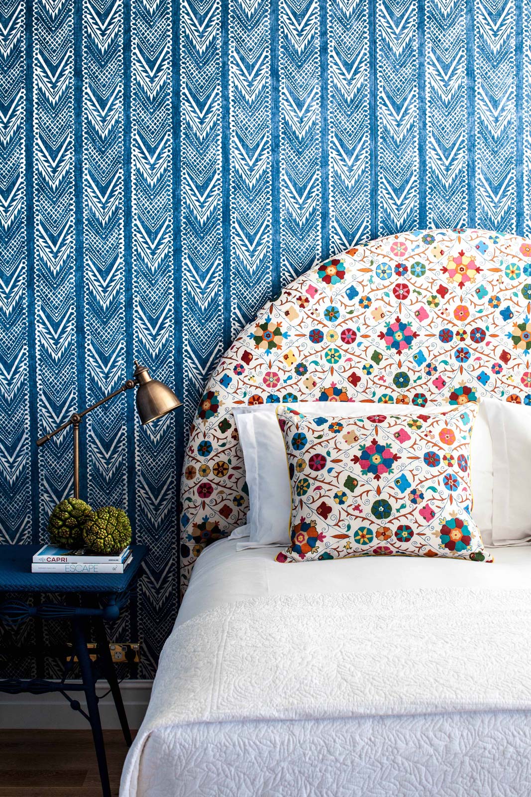 A room decorated with clashing prints for a summery vibe - Beautiful Homes