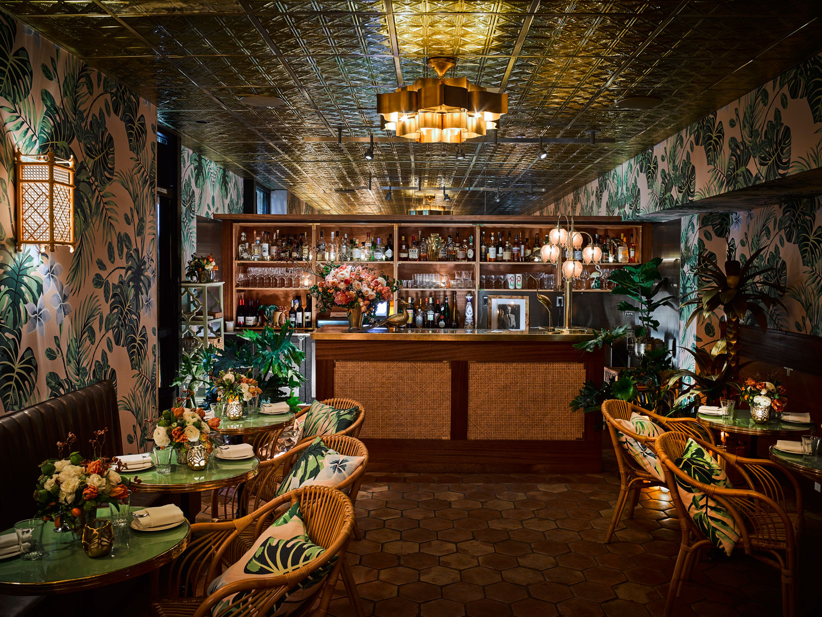 The interiors of the Leo's Oyster Bar in San Francisco - Beautiful Homes