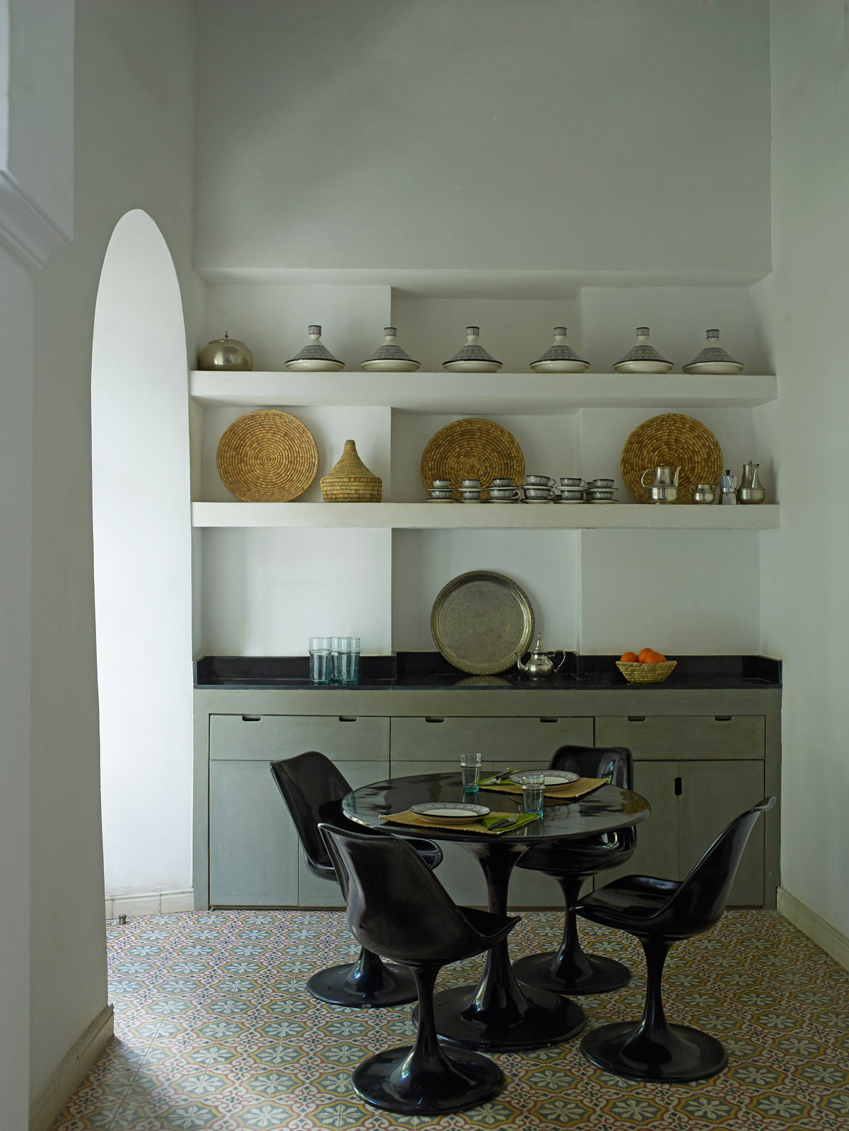 A small round dining table helps save space - Beautiful Homes