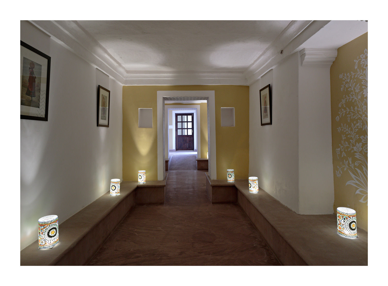 Corridor with a cheery feature wall, Rohet Garh, Jodhpur - Beautiful Homes