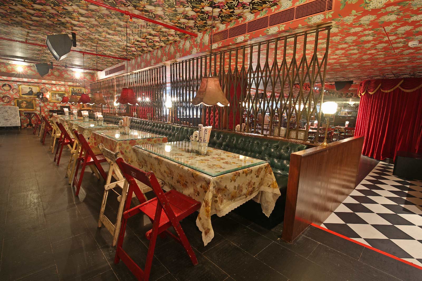 Kitschy Prints at Social Bar – Beautiful Homes