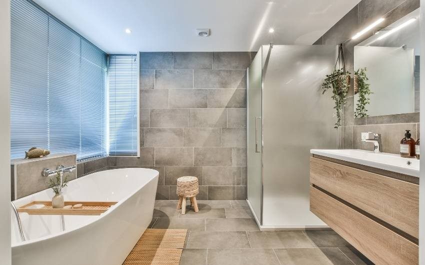 Spacious modern bathroom interior design with a bath tub & vanity - Beautiful Homes