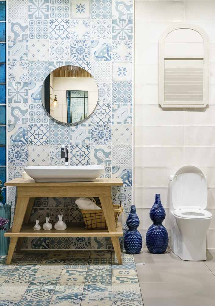 Contrasting colours bathroom tiles interior design - Beautiful Homes