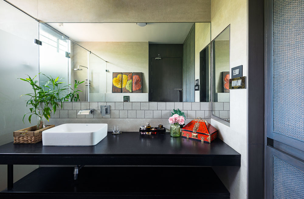 Create a clutter free wash basin countertop design - Beautiful Homes