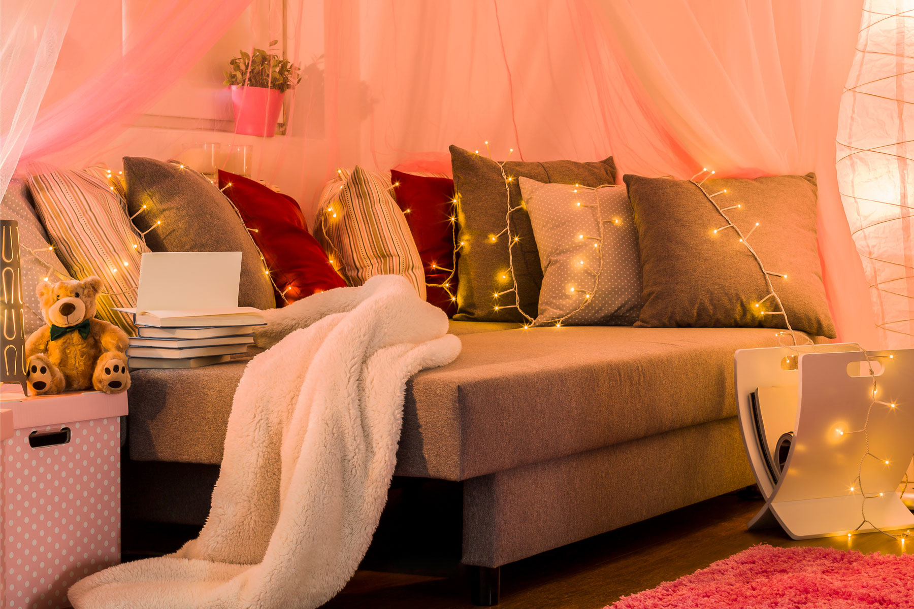 Bedroom Design With Fairy Lights all Over the Bed - Beautiful Homes