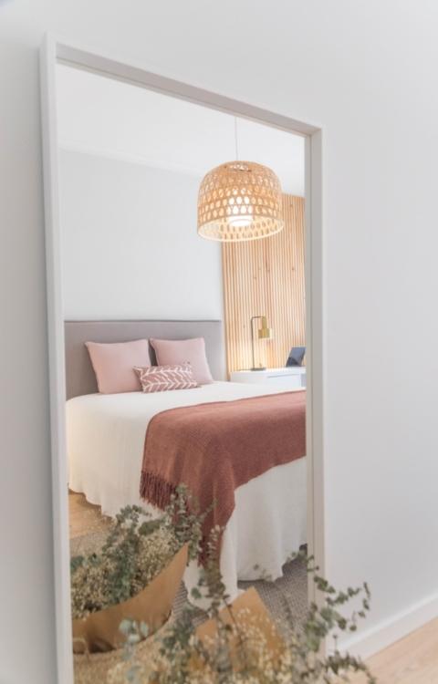 Mirrors & ceiling lights to enhance your small bedroom - Beautiful Homes