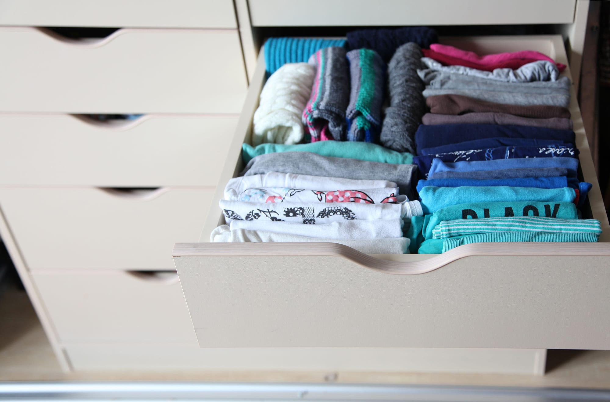 Wardrobe Design With Drawers for Clothes - Beautiful Homes