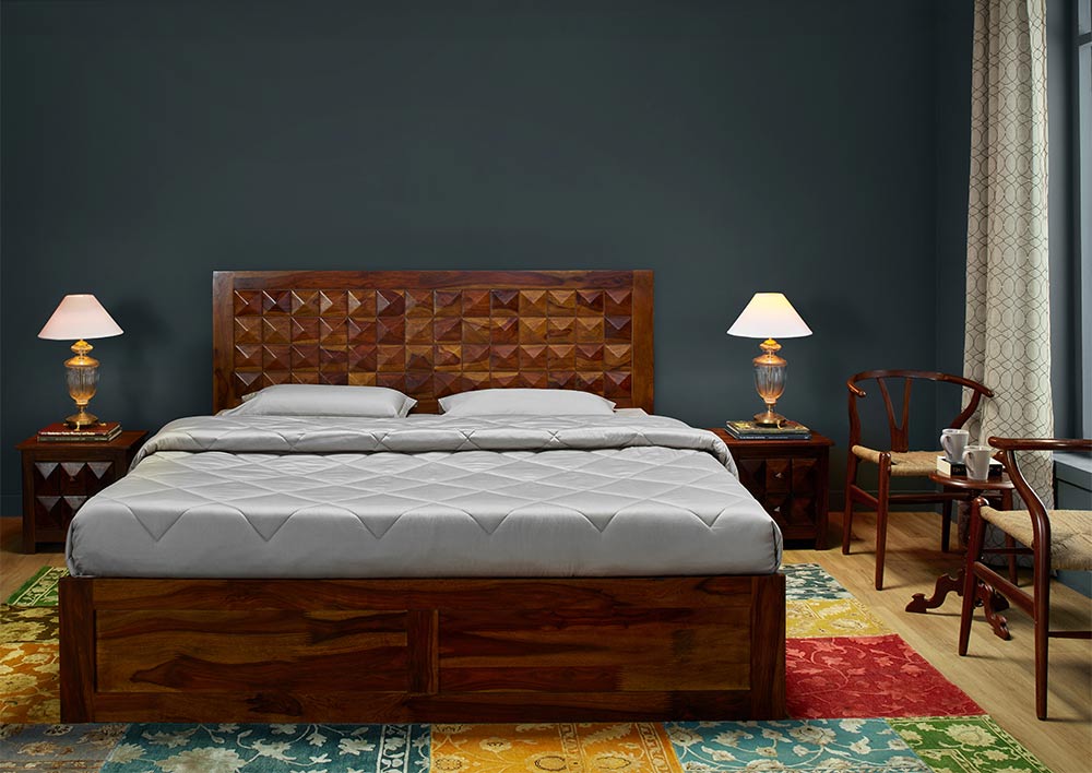 Grey bedroom color with bedside lamp - Beautiful Homes