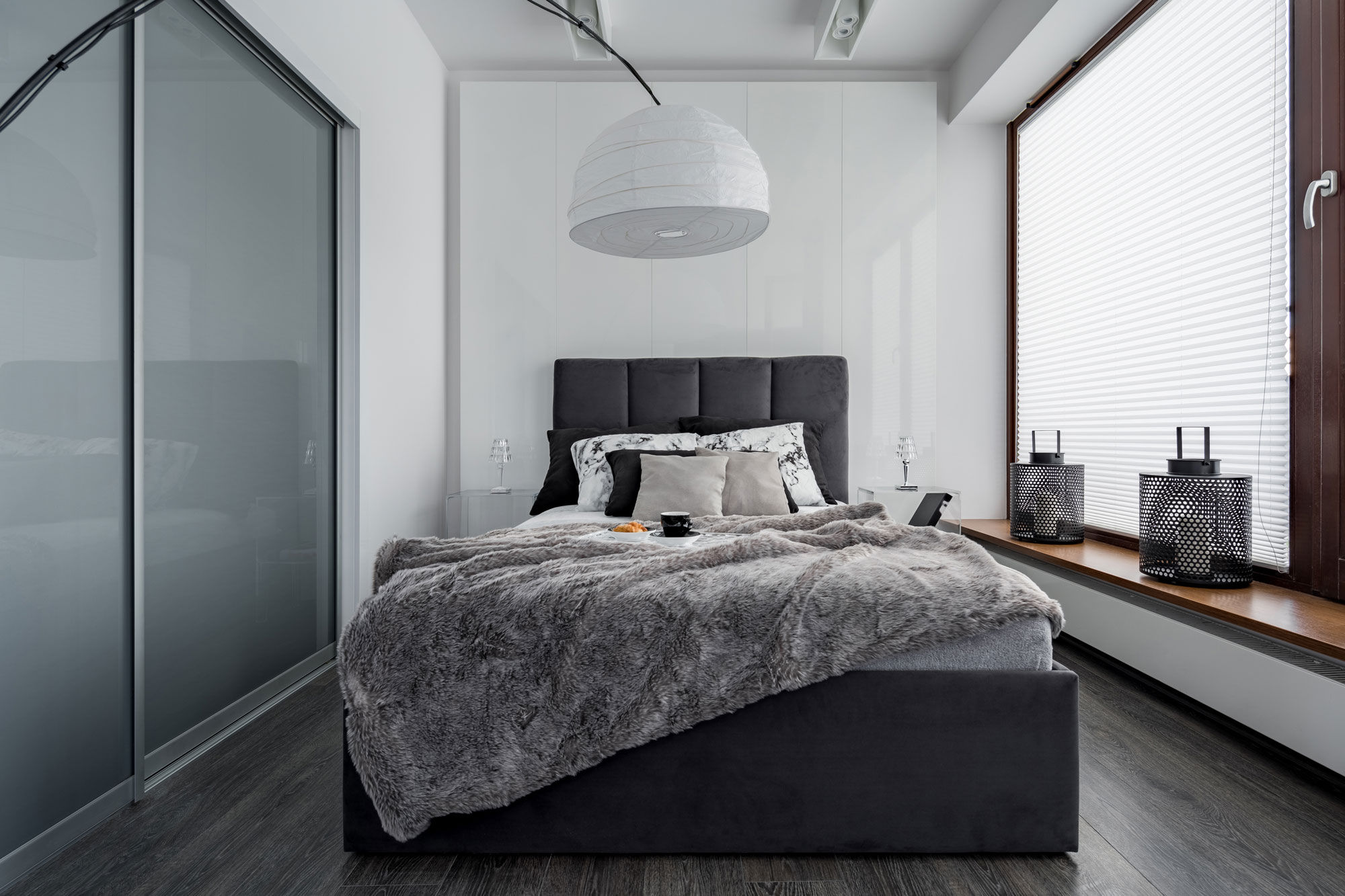 Bed Design With Storage and Wooden Floor - Beautiful Homes