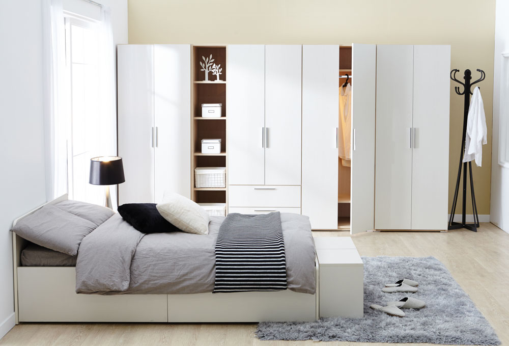 All white chic wardrobe design for your master bedroom design - Beautiful Homes