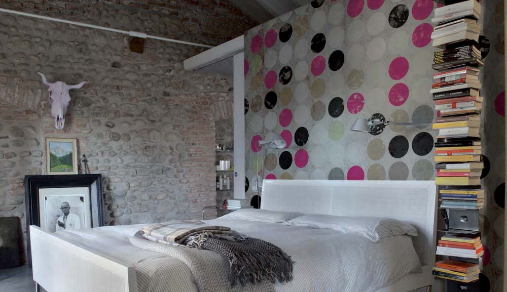 Rustic bedroom vibes from walls made of stone for rustic feel - Beautiful Homes